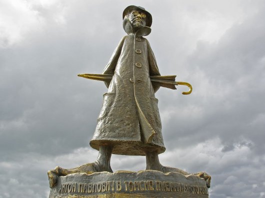 Парк железных скульптур в Ижевске: что означают «велосипедист», «корова» и «клещ»?