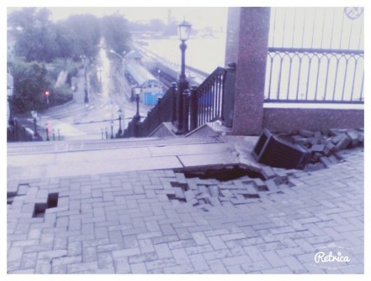 Потоп в Ижевске: на Пушкинской унесло машину, а на Удмуртской затопило квартиры