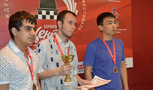 Победителем блиц-турнира на международном шахматном фестивале Кубок корпорации «Центр» в Ижевске стал Геннадий Матюшин из Украины