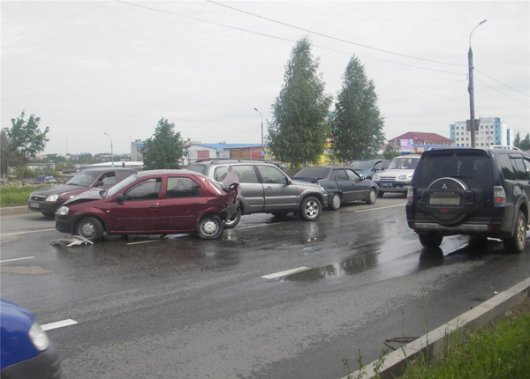 В Ижевске на Автозаводской столкнулись пять автомобилей