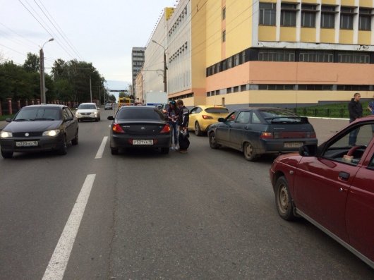 В Ижевске подросток на мотоцикле въехал в авто и скрылся