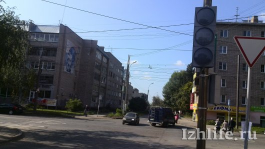 В Ижевске установили светофор на перекрестке улиц Воровского и Краева