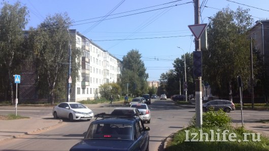 В Ижевске установили светофор на перекрестке улиц Воровского и Краева