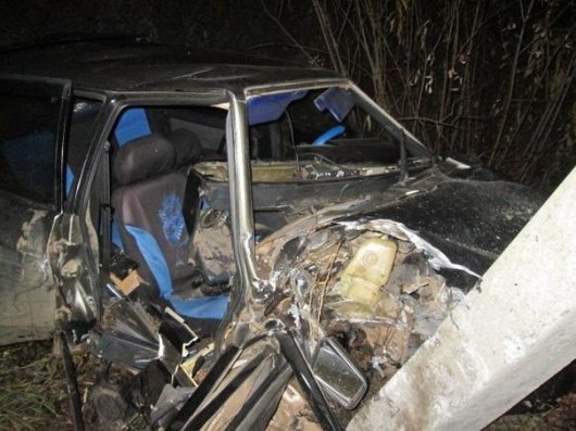 В Удмуртии погиб водитель, врезавшись в столб