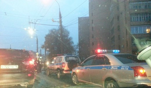 На улице Орджоникидзе в Ижевске столкнулись два автомобиля