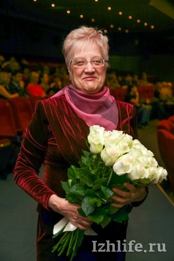 Севара в Ижевске: женщины дарили певице цветы, а мужчины плакали