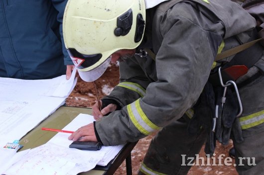 В Ижевске рабочие ТЦ «Италмас» спасали своих коллег, ломая стены