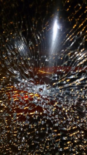 В Ижевске неизвестные разбили стекла в троллейбусе
