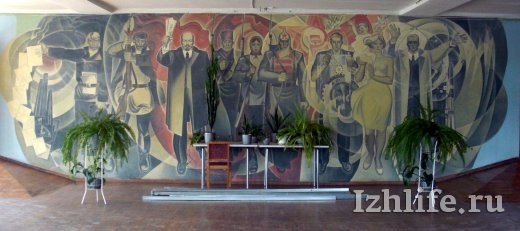 Прогулки по Ижевску: «вечно живой» Ленин и витраж, реагирующий на музыку