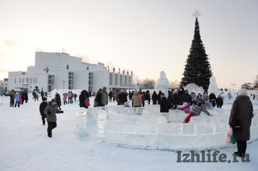 Куда сходить на новогоднее представление и где сделать сувенир в подарок в Ижевске?