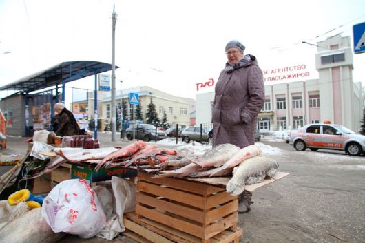 Улица Ленина: рынок у «111-го» и первая в Ижевске рождественкая ель