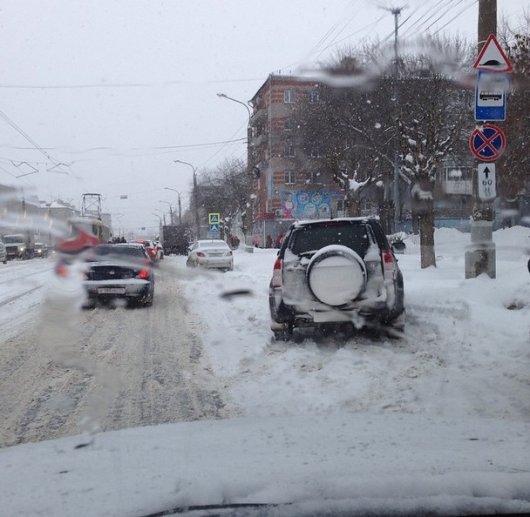 Снег с дорог в Ижевске должны убирать до 10 утра