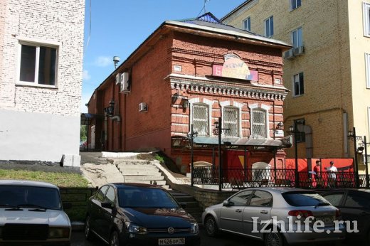 Улица Бородина: первый ижевский цирк и 100-летняя башня