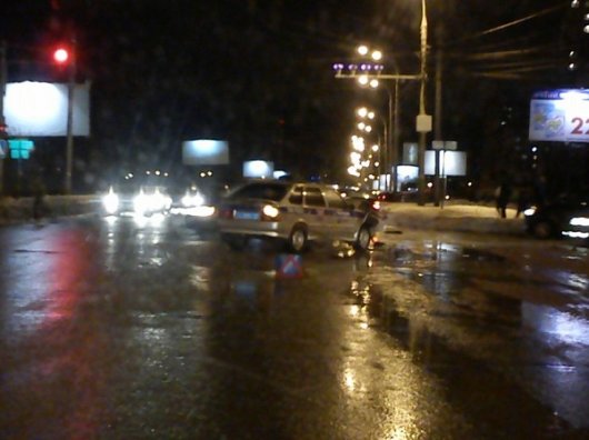В Ижевске на перекрестке автомобиль полиции врезался в легковушку