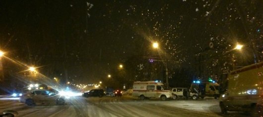 В Ижевске на перекрестке улиц Ленина и Удмуртской столкнулись «Нива» и «Форд»