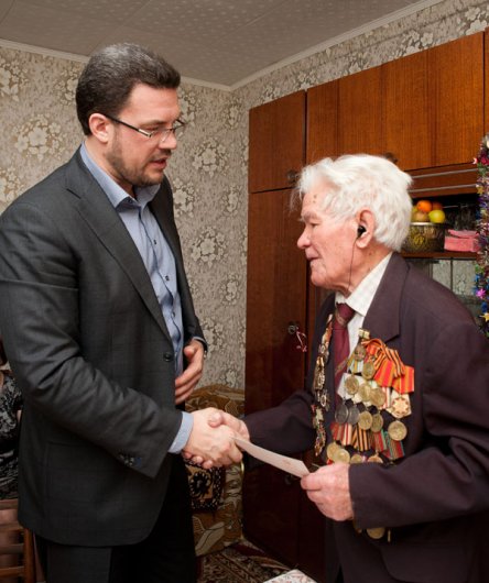 Глава Администрации Ижевска вручил юбилейную медаль 94-летнему ветерану Великой Отечественной войны