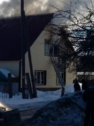 В Ижевске загорелся жилой дом на улице Областной