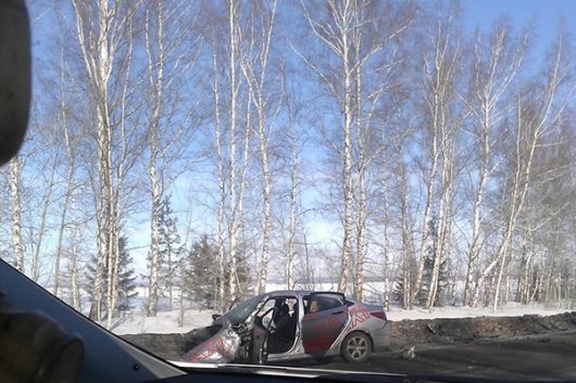 На трассе Ижевск - Воткинск в лобовую столкнулись грузовик и автомобиль такси