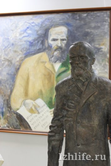 Картины и скульптуры московских художников привезли в Ижевск на огромной фуре