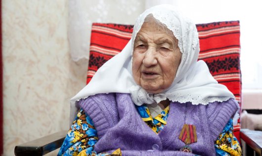Медсестра, кондитер и один из первых фотографов города: необычная история 105-летней ижевчанки