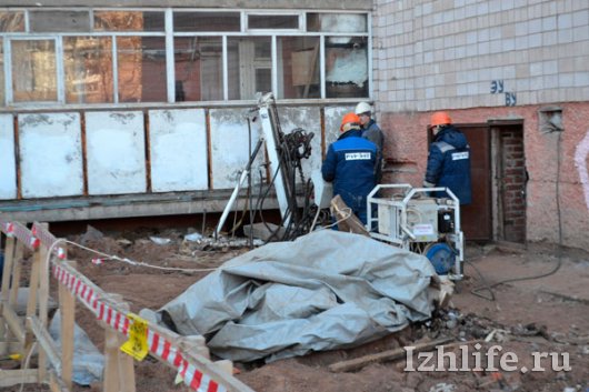 Глава Администрации Ижевска проверил ремонтные работы в доме № 206 на улице Удмуртской