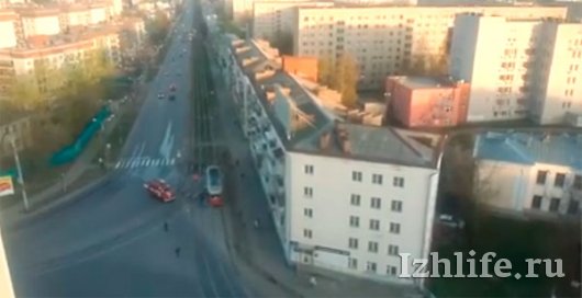 В Ижевске на перекрестке улиц Ленина и Орджоникидзе загорелся трамвай