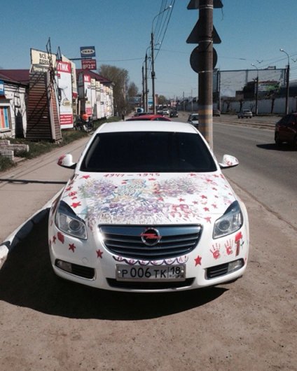 Как ижевчане украшают авто ко Дню Победы