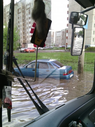В Ижевске после дождя затопило район Автозавода