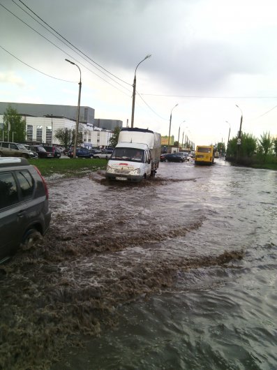 В Ижевске после дождя затопило район Автозавода