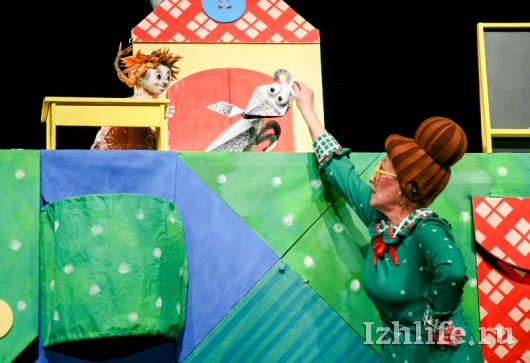 «День непослушания» в Театре кукол Ижевска: яркие декорации и говорящий утюг