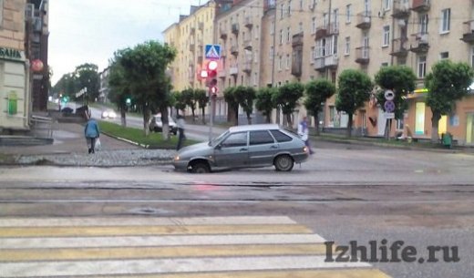 Затопленные улицы и сокращения в Госсовете: о чем говорит Ижевск этим утром