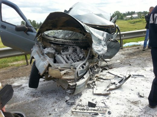 В столкновении двух авто на Можгинском тракте погиб человек