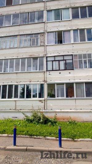 Через весь 10-этажный дом на улице Ленина в Ижевске пошла трещина
