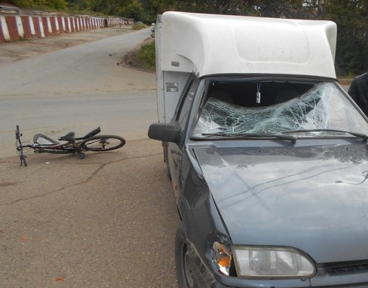 В Удмуртии легковушка сбила 11-летнего велосипедиста