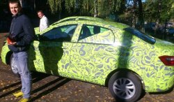Президент АвтоВАЗа Бу Андерссон приехал на линейку в ижевский лицей на новой модели Лады Веста