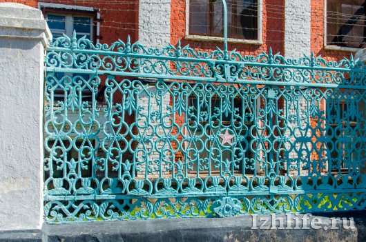 Прогулки по Ижевску: решетки в стиле барокко и 100-летняя ограда