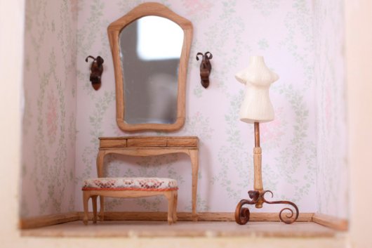 Мебель со спичечный коробок: житель Ижевска сделал настоящий дом в миниатюре