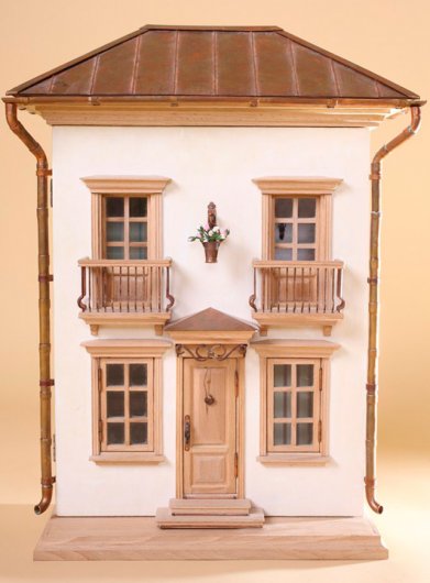 Мебель со спичечный коробок: житель Ижевска сделал настоящий дом в миниатюре