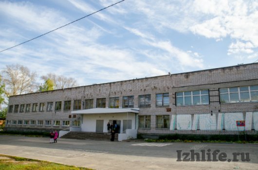 Чтобы подать пример старшеклассникам, учителя из школы №17 в Ижевске сшили себе форму
