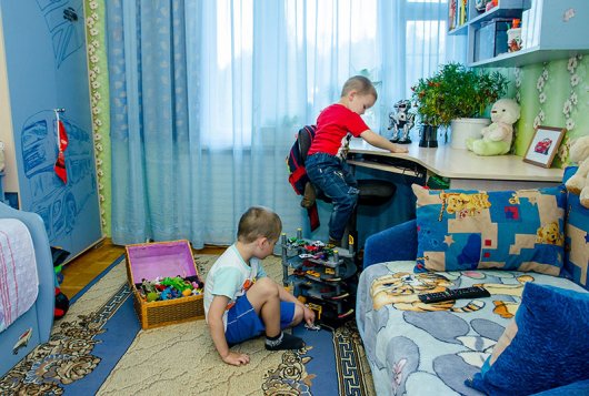 Без жилья и маткапитала: в Ижевске семью с двумя детьми выселяют из собственной квартиры