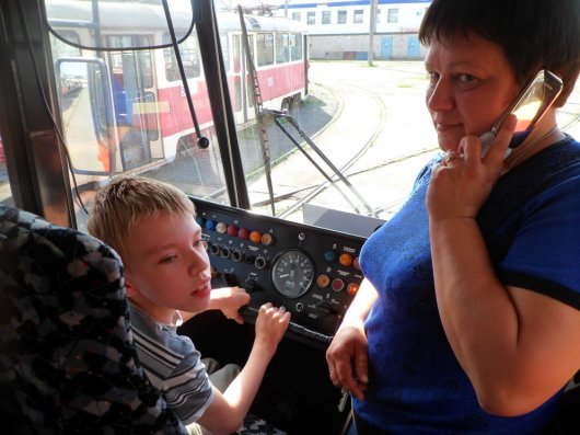 Мечта мальчика с ДЦП из Ижевска исполнилась благодаря сотрудникам трамвайного депо