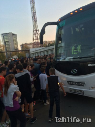 За матчем «Зенит-Ижевск»-«Краснодар» следили 10,5 тысяч болельщиков