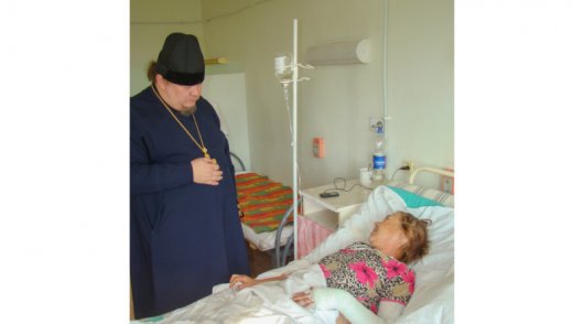 Священник посетил пострадавших в ДТП паломников из Удмуртии