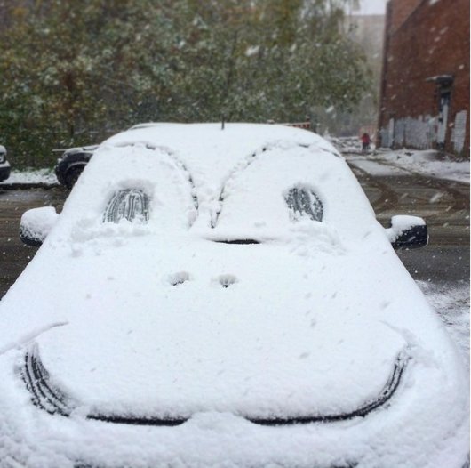 Снегопад в Ижевске: автомобили в кюветах и заносы на дорогах