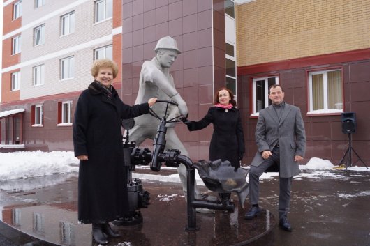 В Ижевске открыли скульптуру «Нефтяник Удмуртии»