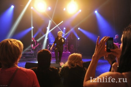 Диана Арбенина и «Ночные снайперы» в Ижевске отыграли концерт «антифанерной» музыки