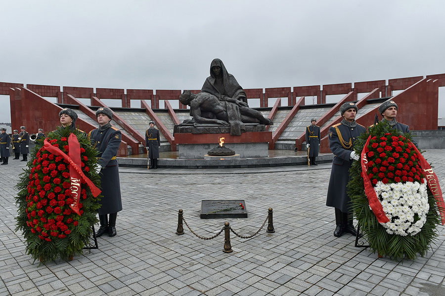 Могила калашникова на мемориальном кладбище фото