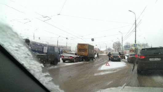 Из-за снега на дорогах Ижевска зарегистрировано множество мелких ДТП