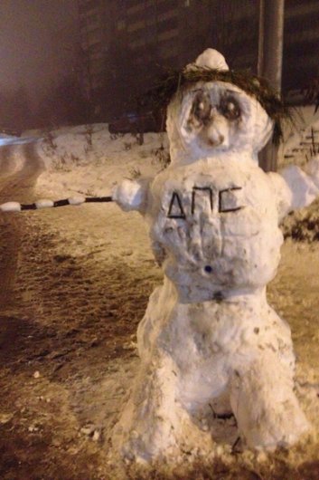 Снеговик-дпсник появился на улицах Ижевска