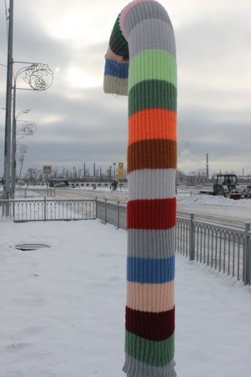 Активист из Ижевска уже в четвертый раз надел шарфы на скульптуры города